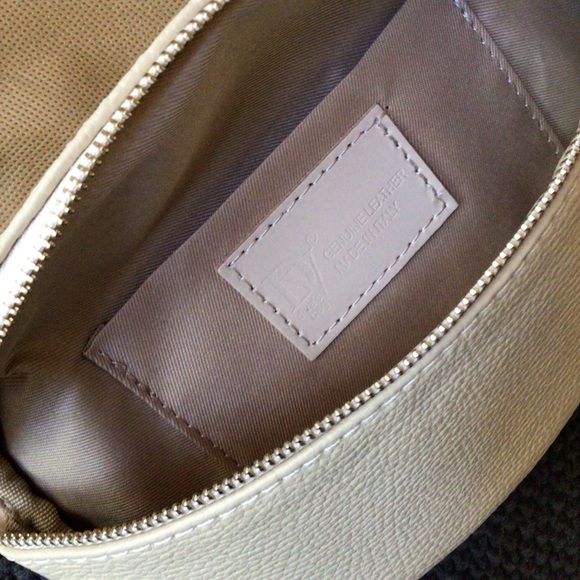 Diva Bags,Beautiful Ivory, crossbody or waist bag 10”x6” - Picture 4 of 7